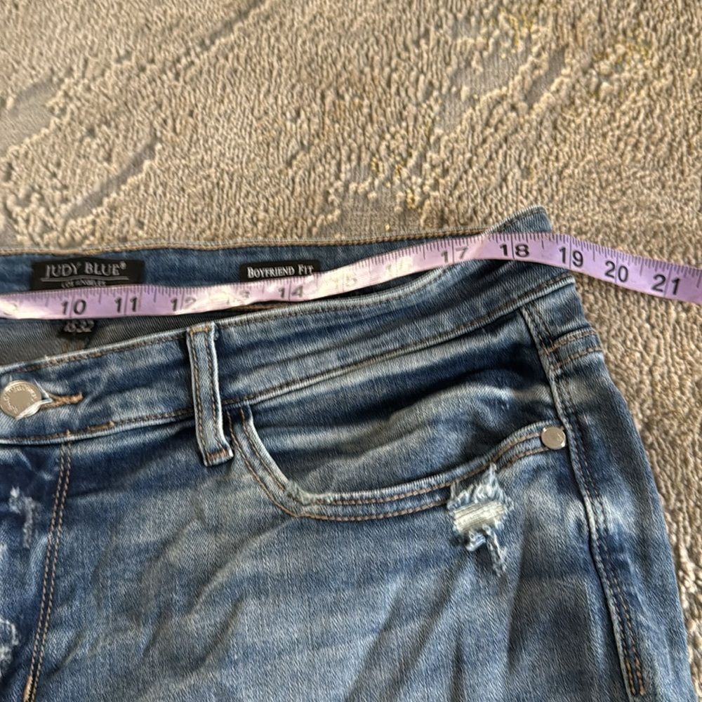 Judy Blue Boyfriend Fit Size 15/32 Jeans Distressed Blue Casual EUC - Picture 8 of 10